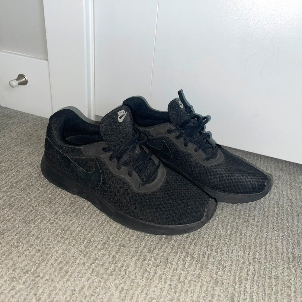 Nike Tennis Shoes